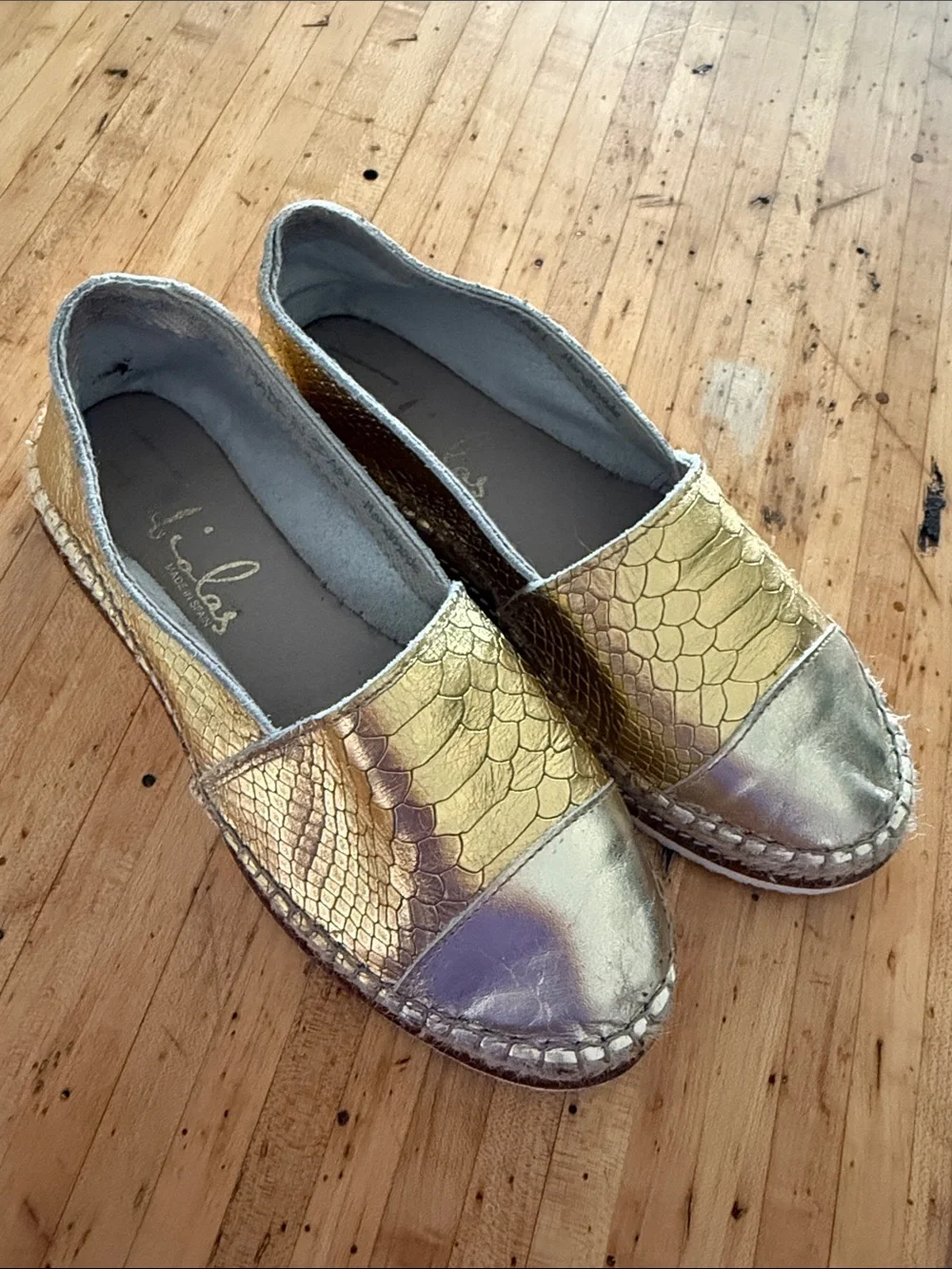 Fabiola’sMetallic Gold & Silver Espadrille Flats size 9 sturdy & comfortable